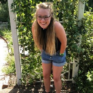 Meet your Posher, Julia